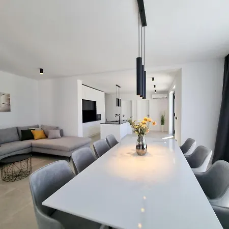Feriehus Villa Dina