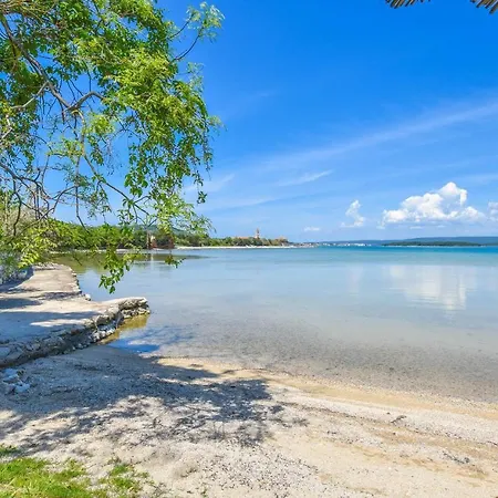 Villa Dina Kraj (Zadar)