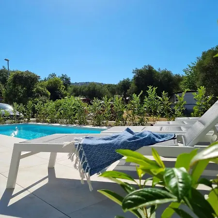 Villa Dina